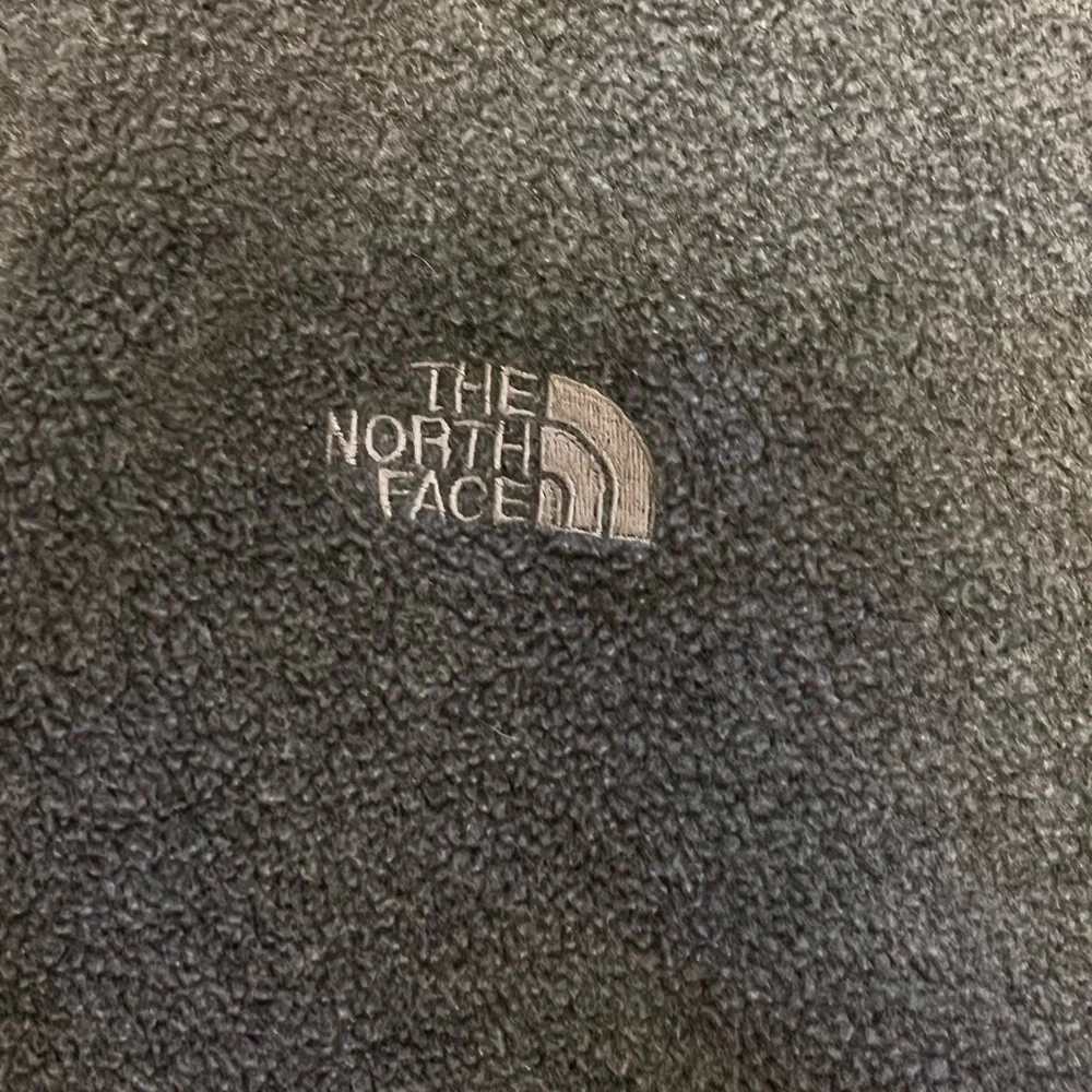 The North Face Men's Gray pullover Sweater Size Medium‎